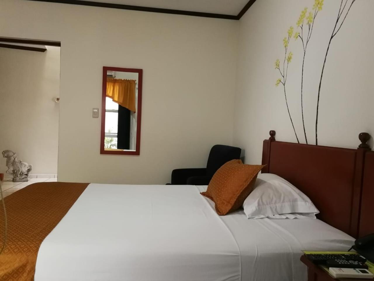 Hotel Villa Serena San Benito Σαν Σαλβαντόρ Εξωτερικό φωτογραφία
